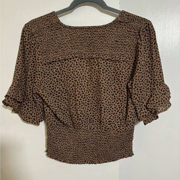 Abercrombie & Fitch Leopard Print Smocked V-Neck Cropped Top Size Medium - Picture 4 of 6